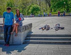 montreal-quebec-street-scenes-montrealers-on-streets-at-mount-royal-chalet-at-table-06.jpg