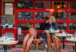 montreal-quebec-street-scenes-montrealers-on-streets-at-mount-royal-chalet-at-table-09.jpg
