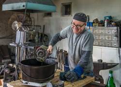 michael-kinghorn-blacksmith-sculptor-artist-wakefield-quebec-sculptures-paintings-drawings-studio-10.jpg michael-kinghorn-blacksmith-sculptor-artist-wakefield-quebec-sculptures-paintings-drawings-studio-10.jpg